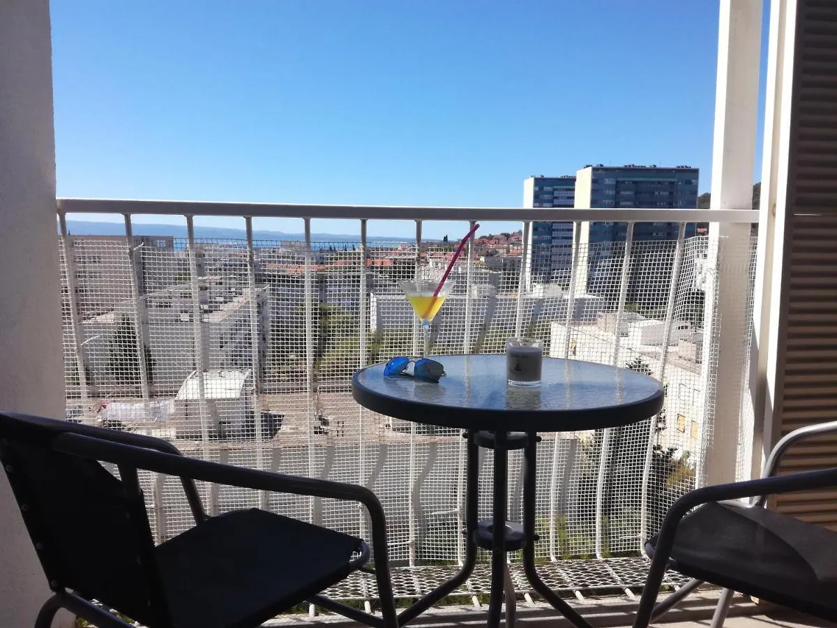 Ita Apartment Split