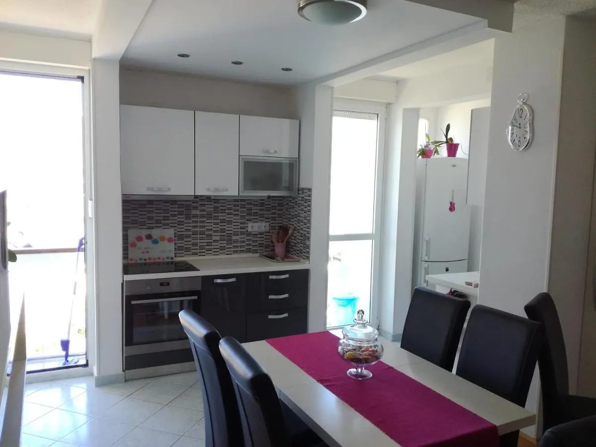 Ita Apartment Split